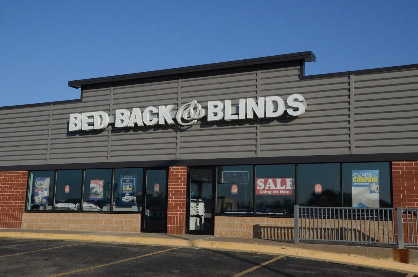 Bed Back & Blinds storefront in Wacker Plaza, Dubuque